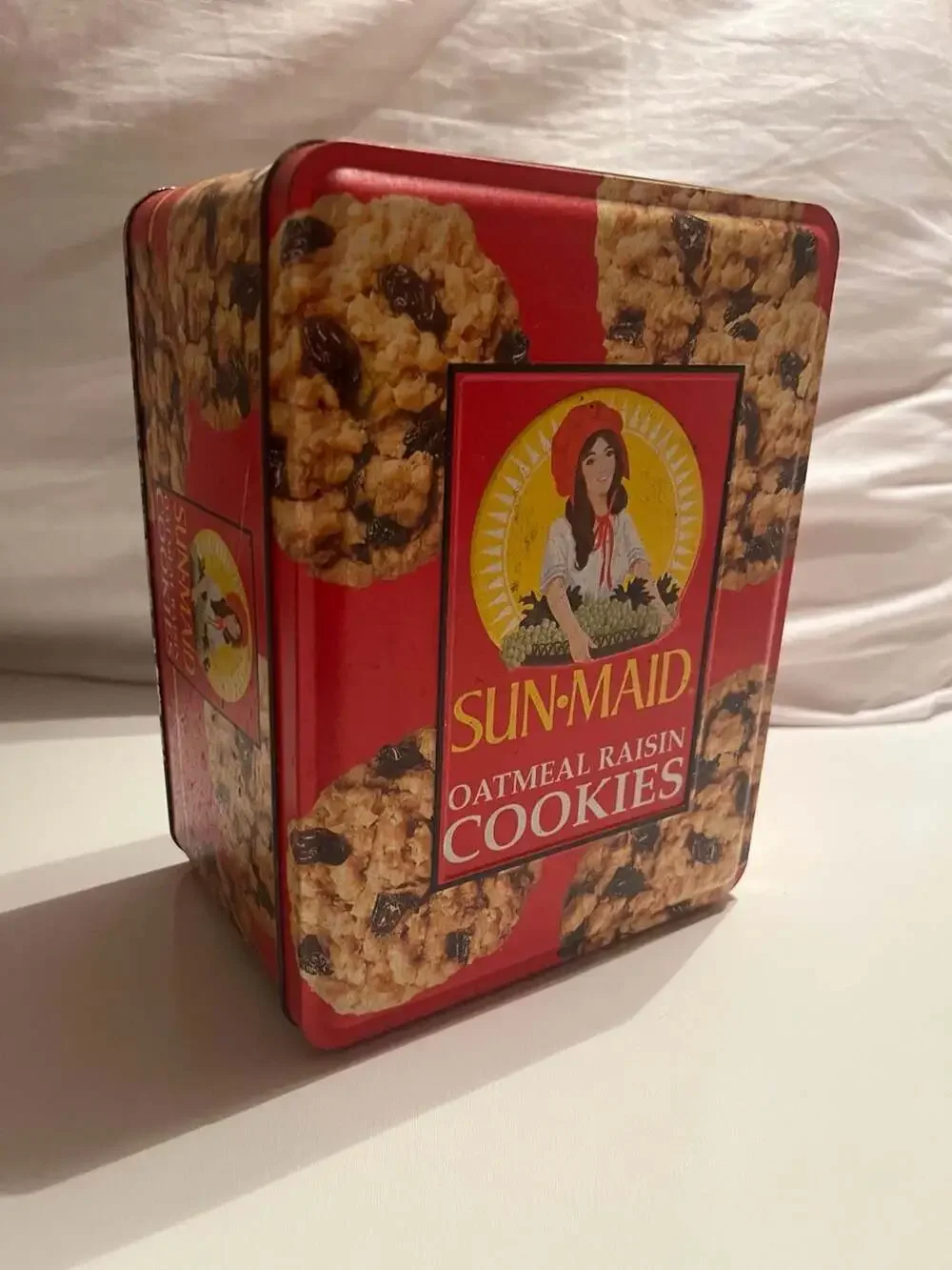 VINTAGE SUN MAID OATMEAL RAISIN COOKIES TIN - NATCO TINS